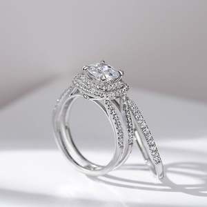 Ensemble de bagues de fiançailles Jeulia Double Halo avec moissanite taille coussin en argent sterling - Product Image 5