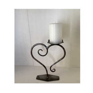 Porte-bougie chauffe-plat en métal fait main, conçu pour offrir une lumière douce et chaleureuse, enrichissant les soirées paisibles dans des espaces chaleureux. - Product Image 1