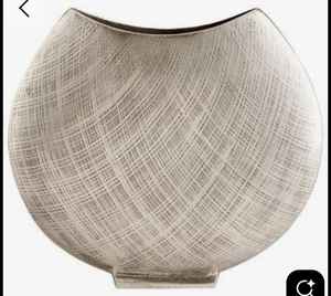 Florero Moderno de Aluminio Martillado Plateado, Metal Ecológico Hecho a Mano, Decoración Personalizable para Bodas, Hogar y Hoteles - Product Image 3