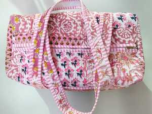 Bolsa de Viaje Deportiva de Lona Acolchada con Diseño de Patchwork de Algodón HANDBLOCK, Estilo Urbano, 20 Pulgadas, Unisex, con Cierre y Barra de Arrastre, Modelo Fab 06 - Product Image 2