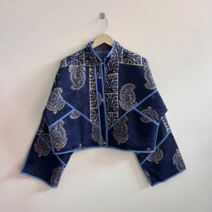 Chaqueta Corta Acolchada Estilo Boho para Mujer, Hecha a Mano con Tela Kantha Indigo Vintage - Product Image 1