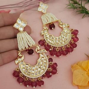 Boucles d'oreilles classiques de haute qualité avec finition dorée, aspect pierres et perles, pour femmes et filles, pour mariage et soirée, collection - Product Image 1