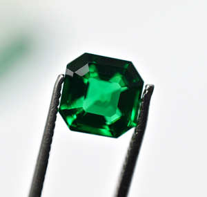 Esmeralda Asscher Par de piedras preciosas facetadas Tamaño de 8 MM Pares de piedras preciosas sueltas Nanosital Creado en laboratorio Esmeralda verde para la fabricación de joyas. - Product Image 5