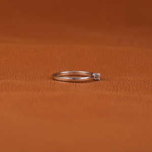 Anillo de compromiso solitario de oro sólido de 14 quilates personalizable hecho a mano, Diamante de corte ovalado cultivado en laboratorio, certificado IGI - Product Image 5