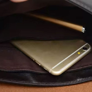 Fermeture éclair sécurisée et disposition de pochettes multiples pour une organisation facile Sac bandoulière - Product Image 5