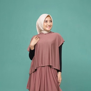 ชุดออกกำลังกายผู้หญิงแบบสุภาพ เสื้อฮู้ดดี้แขนยาวและกางเกงขายาว ชุดยืดหยุ่นใส่สบายสำหรับออกกำลังกาย ผู้ผลิตขายส่งสำหรับการออกกำลังกายและฟิตเนส - Product Image 4