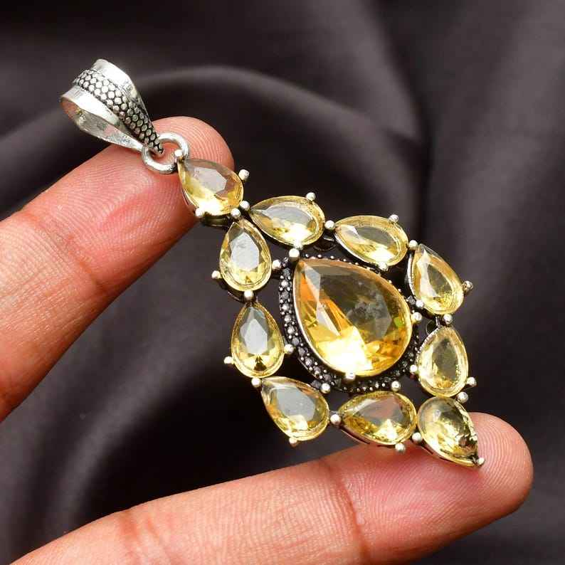 สีเหลือง