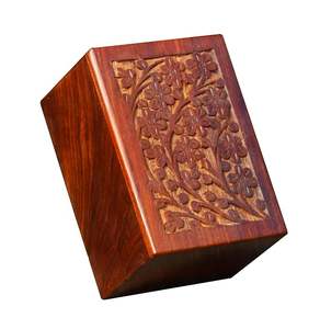 Urna de cremación de madera respetuosa con el medio ambiente con textura de grano natural que proporciona una forma sencilla de preservar recuerdos preciados para siempre - Product Image 1