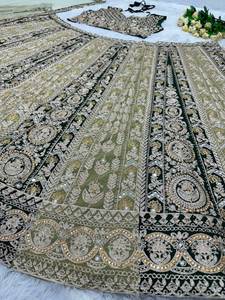 Lehenga Choli da Sposa Elegante in Tessuto Pesante di Pelliccia Sintetica con Lavorazione Multicodifica e Paillettes, Perfetto per Feste e Tutte le Occasioni, Ideale per Mehendi - Product Image 5