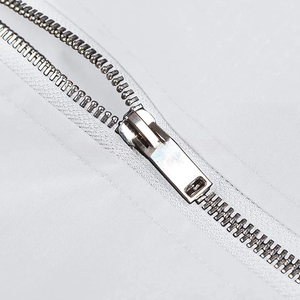 เสื้อแจ็คเก็ตบอมเบอร์ผ้าโพลีเอสเตอร์ 100% ระบายอากาศได้ดีสำหรับฤดูหนาว บุด้วยใยฝ้าย ดีไซน์โลโก้เท่ห์และกระดุม สำหรับผู้ชาย ขายส่ง - Product Image 5