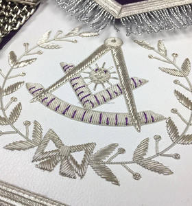 Suministro al por mayor de accesorios ceremoniales masónicos: delantales, fajas y collares personalizados con bordado de alta calidad. - Product Image 5