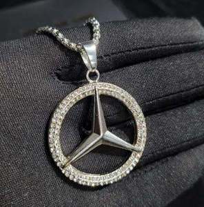 Pendentif et breloque aigle en argent sterling plaqué or 18 carats avec moissanite et design unique - Product Image 3