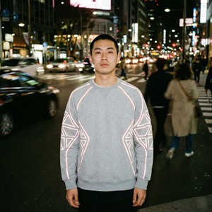 เสื้อสเวตเชิ้ตผู้ชายสีเทา แต่งแถบสะท้อนแสง 3M ผ้าฝ้าย 100% สำหรับฤดูหนาว สไตล์สตรีทแวร์ คอกลม แขนยาว สะท้อนแสงในเวลากลางคืน - Product Image 5