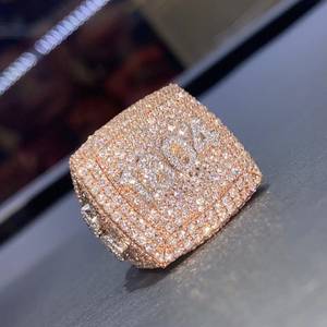 Anillo de lujo chapado en rodio, plata de ley 925, alto brillo, con diamantes de moissanita VVS en engaste pavé, para uso unisex en fiestas. - Product Image 1