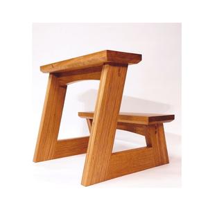 Tabouret en bois massif avec un design artisanal durable, parfait pour les comptoirs de cuisine, les étagères de salle de bain, l'accès et le rangement dans la chambre à coucher - Product Image 2