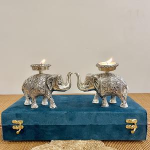 Éléphant en argent plaqué avec porte-bougie sur le dessus - Product Image 5