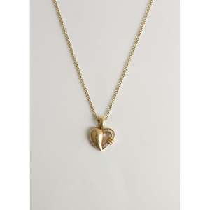 Colgante y Amuleto de Corazón Asimétrico Vintage, Diseño Elegante y Atípico para Personas que Buscan Estilo - Product Image 3