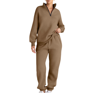 2025 mejor calidad transpirable ropa deportiva de Invierno para mujer logotipo personalizado impreso patrón sólido chándal - Product Image 1