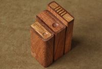 Étui à cigarettes classique en bois poli, à couvercle rabattable, fait main, avec design personnalisé et logo sur mesure