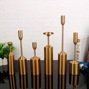 เชิงเทียนสำหรับตกแต่งบ้าน เชิงเทียนโลหะสวยงาม เหมาะสำหรับตกแต่งโต๊ะและให้แสงอบอุ่น - Product Image 5