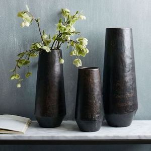Vase à fleurs élégant en métal avec un corps poli et une ouverture étroite, parfait pour un décor contemporain et un style intérieur élégant - Product Image 3