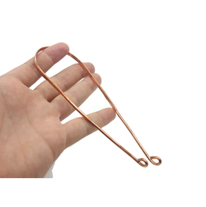 Nettoyant de langue classique en cuivre pour une routine de soins bucco-dentaires holistique favorisant un nettoyage naturel et des habitudes quotidiennes saines - Product Image 4