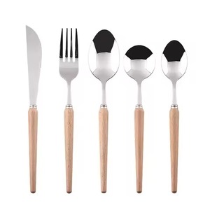 Ensemble de couverts de luxe en acier miroir avec poignée en bambou, portabilité, couverts de mariage, cuillères et fourchettes en métal, vente chaude - Product Image 4