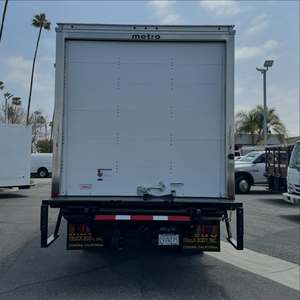 Camión Volquete Isuzu NPR HD de Cabina Doble Usado 2024 - Product Image 5