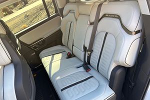 2023 ริวเวียน R1S รุ่นแอดเวนเจอร์ น้ำมันเบนซิน ไมล์น้อย - Product Image 4