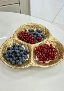 Bol en métal artistique de haute qualité Accent de table décoratif Plat de service élégant pour salle à manger et espace de vie - Product Image 2