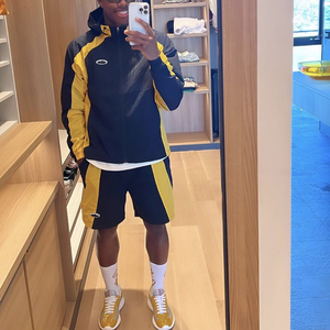 Ensemble 2 pièces avec fermeture éclair personnalisée et coque souple pour hommes poignets élastiques imperméables vestes de survêtement coupe-vent en nylon unisexe pour hommes - Product Image 3