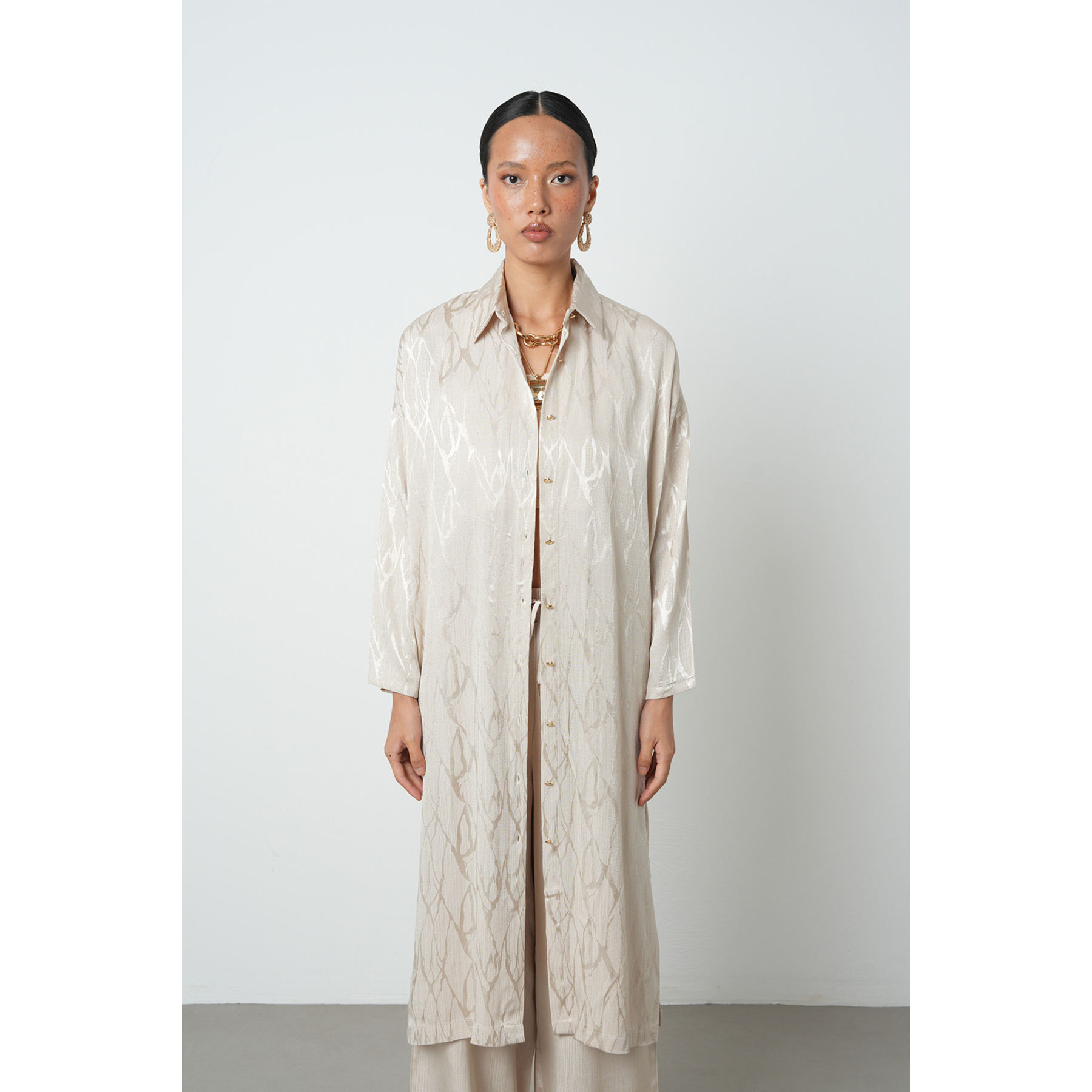 ภาพวาดสีเบจ