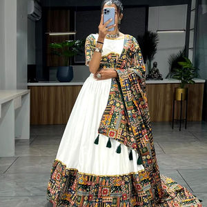 Último diseñador Pure Rayon Cotton Printed Work Lehenga Choli por FabZone Indian & Pakistani Clothing - Product Image 1