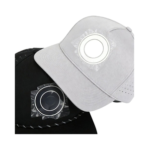 โรงงานผลิตหมวกกอล์ฟประสิทธิภาพสูง ตัดรูด้วยเลเซอร์ ระบายเหงื่อได้ดี พร้อมโลโก้ซิลิโคนแบบกำหนดเอง หมวกกีฬาปีกหมวกแบบบิดเกลียวพร้อมเชือก - Product Image 2