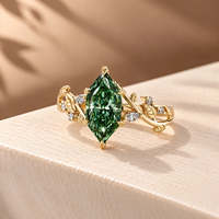 Bague de fiançailles en diamant de laboratoire vert marquise 3.00 TCW certifiée IGI par AURA LUXURIA UR-1 Modèle D Couleur Or Coupe excellente