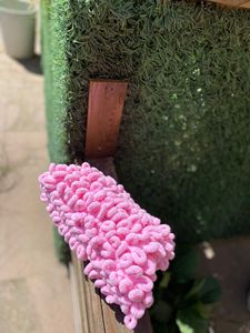 กระเป๋าคลัทช์ถักไหมพรมขนปุยสีชมพูสำหรับผู้หญิง ทำมือ กระเป๋าถือขนปุยแบบเท็ดดี้ - Product Image 3