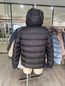 Giacca Imbottita Unisex con Cappuccio in Tela di Alta Qualità Traspirante per l'Inverno Prodotta in Pakistan - Product Image 5