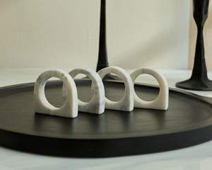 Anneau de serviette en marbre au design simple et écologique pour une décoration de table minimaliste, offrant une utilisation pratique et élégante - Product Image 4