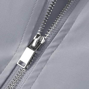 Chaqueta Acolchada Cortavientos Unisex de Invierno con Tela de Lona, Estilo Urbano, Cuello Alto y Logotipo Frontal - Product Image 4