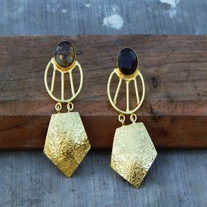 Pendientes de trabajo de piedras preciosas de cuarzo ahumado con estampado hexagonal de moda para mujeres y niñas en fiesta de boda, Hldi, Mehendi Wear - Product Image 1