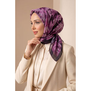 Série de foulards en satin polyester à motif floral violet, collection de créateurs personnalisée pour le printemps/été, styles longs et carrés pour les fêtes, impression numérique - Product Image 1