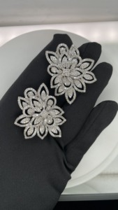 Boucles d'oreilles en diamant CVD pour femmes faites à la main Accessoire en or véritable 18Kt à la demande - Product Image 3