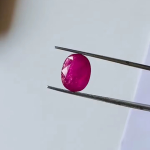 Rubis naturel seulement pierre précieuse taille ovale chauffée qualité AAA avec un superbe lustre et une belle couleur rouge origine Mozambique et fabrication parfaite - Product Image 1