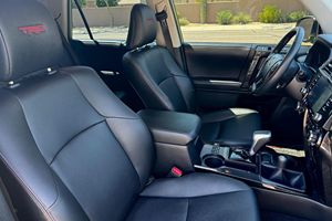 Toyota 4Runner TRD Pro 2022 d'occasion en excellent état, superchargeur Magnuson, finition Lime Rush, 4x4, modifications tout-terrain - Product Image 5