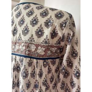 Blusa Azul Floral con Cuello en V, Talla Única, Diseño a Cuadros Vintage, Tejido de Algodón y Chifón, Holgada y Moderna para Primavera, Verano y Otoño - Product Image 5