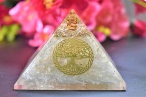 คริสตัลธรรมชาติเซเลไนท์ปิรามิดหินบำบัดหินเรกิมาสค็อทตกแต่งบ้านฮวงจุ้ย - Product Image 5