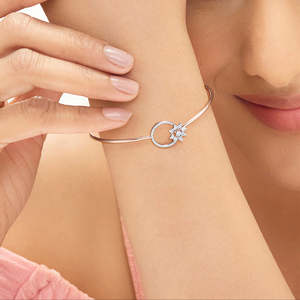 Pulsera de Diamantes con Círculo Floral para Mujer - Product Image 2