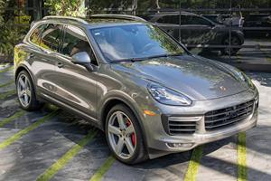 À EXPÉDIER TRÈS PROPRE POR-SCHE CAY-ENNE TURBO 2018 PRÊT À ÊTRE EXPÉDIÉ - Product Image 3