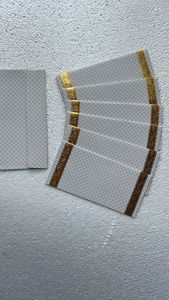 Enveloppes à fenêtre en kraft faites sur mesure, empilées soigneusement, offrant une promesse silencieuse, cadeaux, économies, intentions réfléchies, chaque pli - Product Image 5