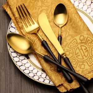 Las mejores ventas Cubiertos de acero inoxidable con estilo Chapado en oro Juego de cubiertos de boda de lujo Mango negro para hoteles Incluyendo cuchara Tenedor - Product Image 1